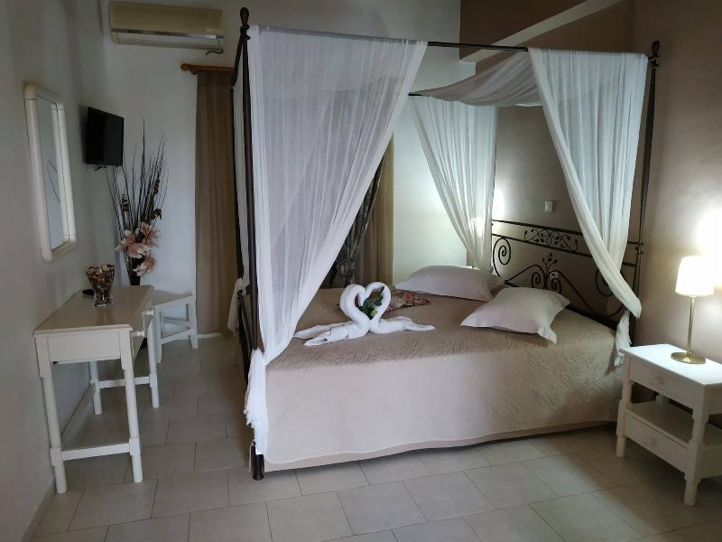 Eleni'S Garden & Castello Suites อลิกานาส ภายนอก รูปภาพ