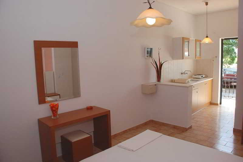 Eleni'S Garden & Castello Suites อลิกานาส ภายนอก รูปภาพ