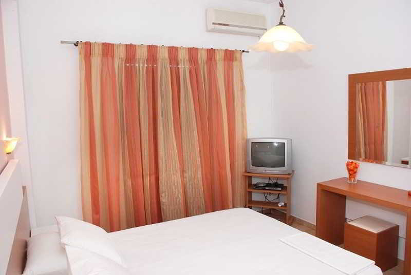 Eleni'S Garden & Castello Suites อลิกานาส ภายนอก รูปภาพ