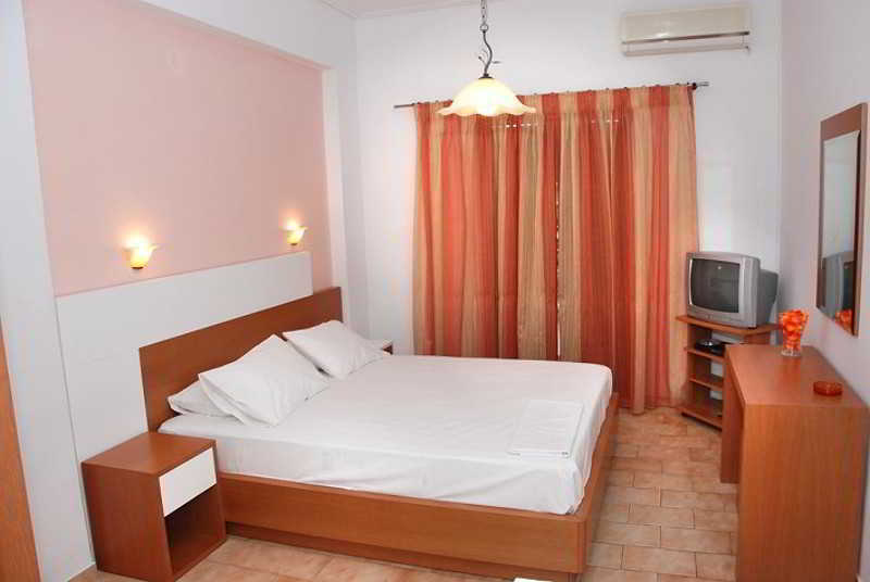 Eleni'S Garden & Castello Suites อลิกานาส ภายนอก รูปภาพ