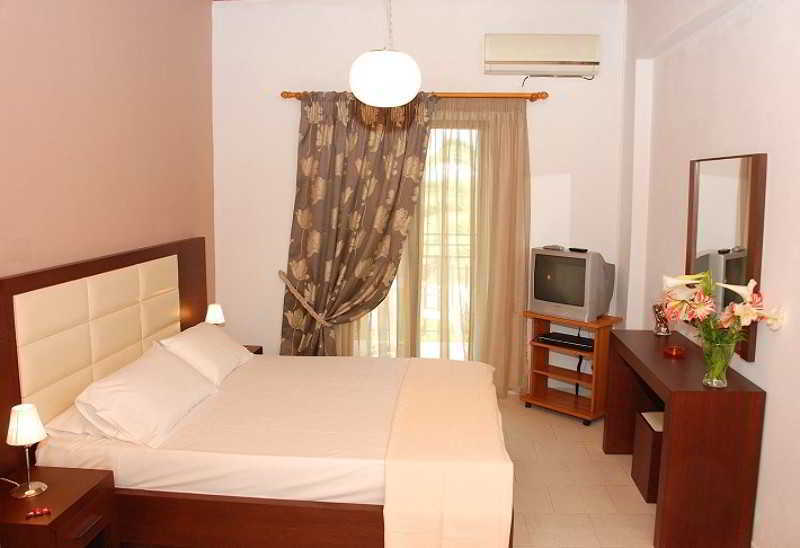 Eleni'S Garden & Castello Suites อลิกานาส ภายนอก รูปภาพ