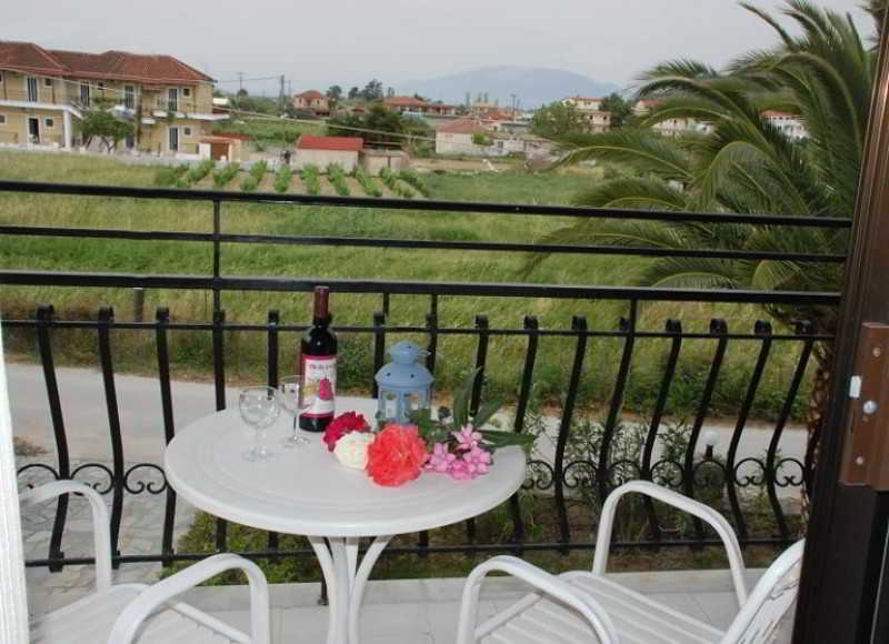 Eleni'S Garden & Castello Suites อลิกานาส ภายนอก รูปภาพ