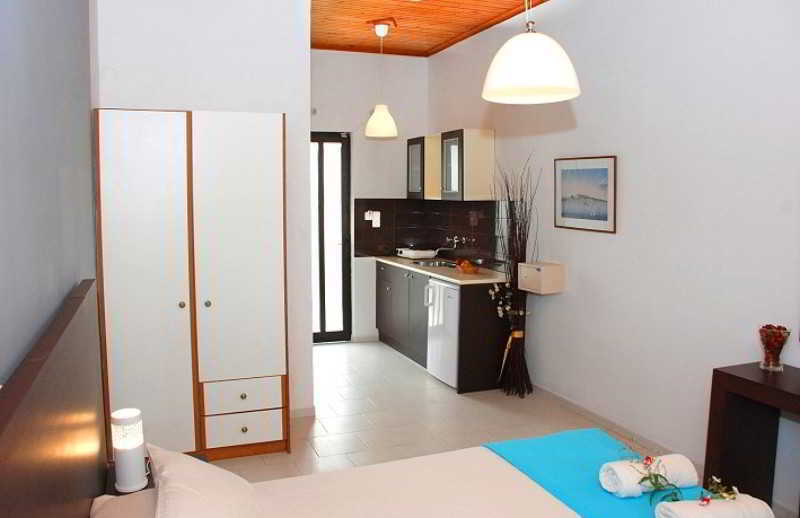 Eleni'S Garden & Castello Suites อลิกานาส ภายนอก รูปภาพ